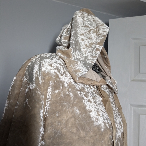 FOREVER 21  Luxury Beige Shiny Velvet Oversized short sleeve Size S - Picture 3 of 11